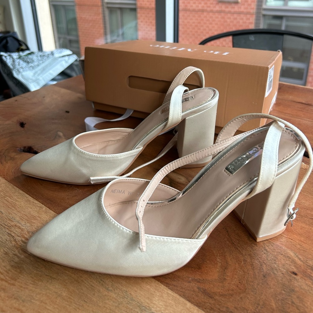 Be Mine Bridal Block Heel Ivory Satin Wide Size 9